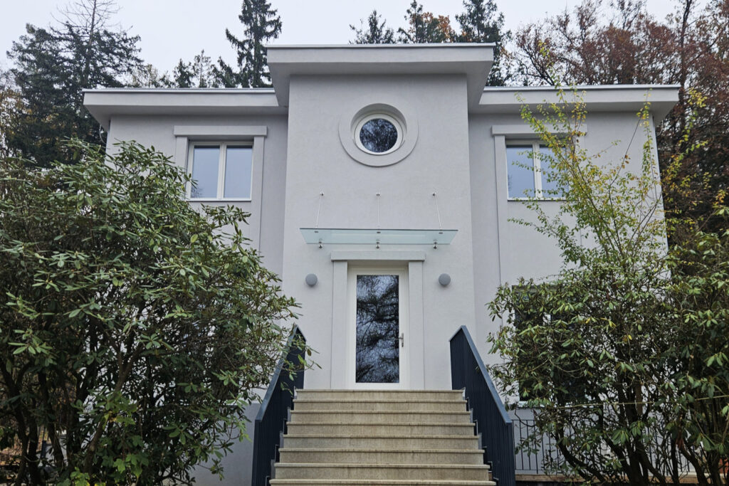 rekonstrukce a přístavba vily za Prahou